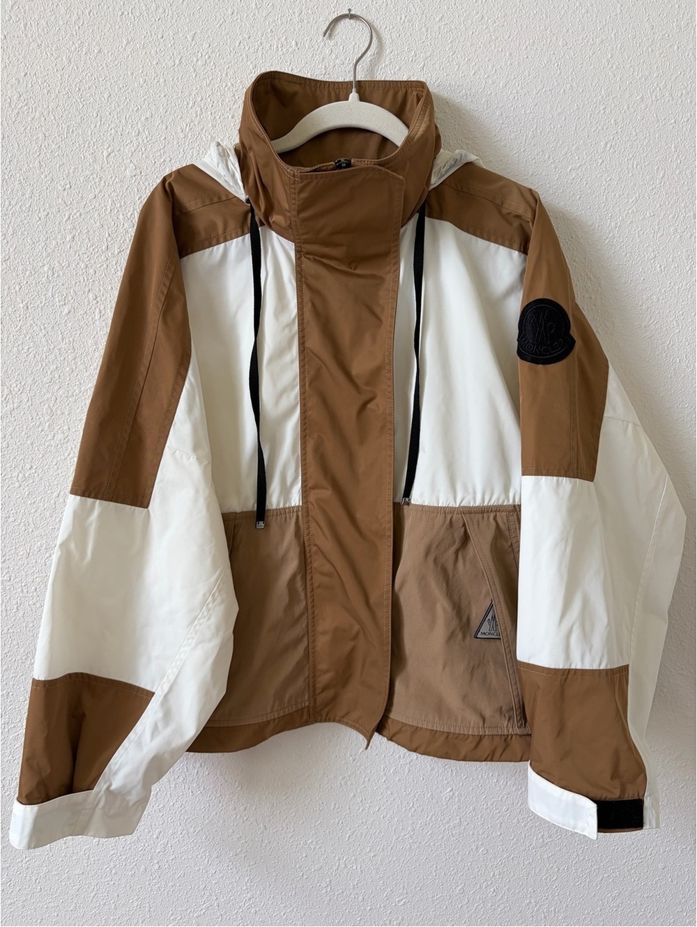 Moncler Noix Giubbotto Windbreaker Size 1 US Small Luxury Neutral Colorblock
